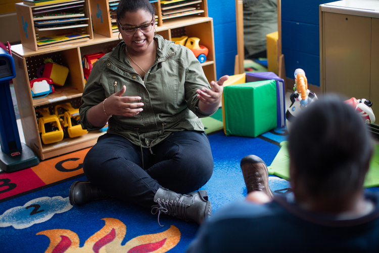 Women should establish support groups before and after pregnancy. 