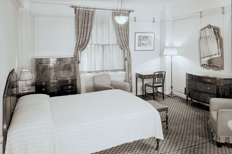 A Pantlind Hotel room.