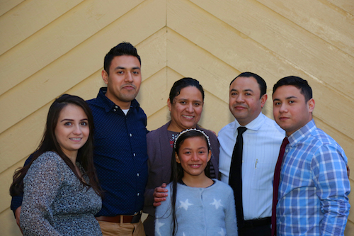 Familia Colorado, residentes de Burton Heights