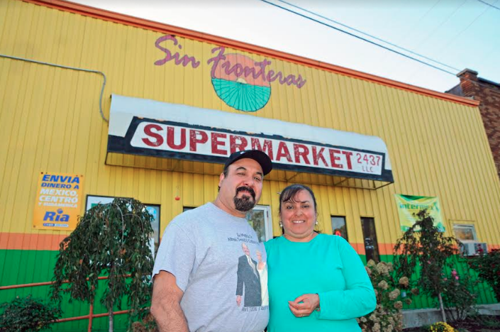 Alfredo and Maria Tenorio, owners of Sin Fronteras. Photo courtesy of El Periodico Informador USA. 