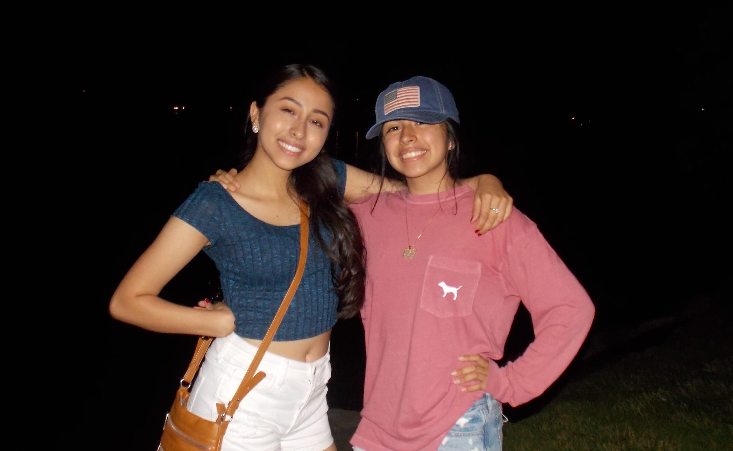 Cierra (izquierda) & Mariah Barrera (derecha)