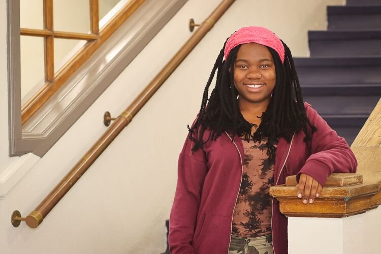 Solange Sifa is a sophomore attending Lee High School. 