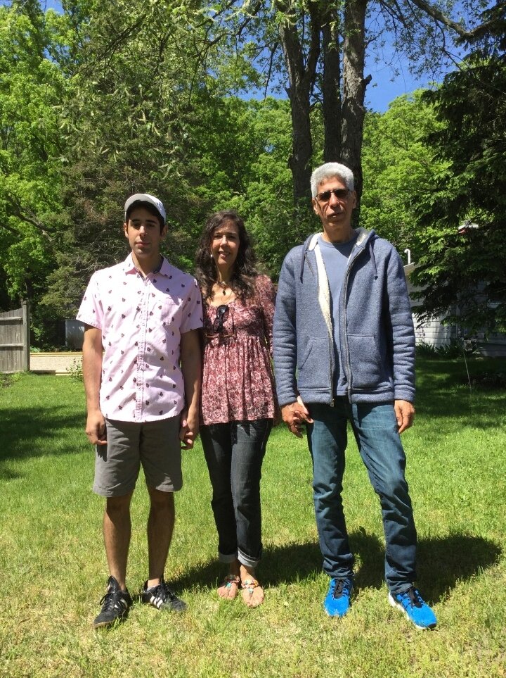 Baruch de Carvalho with his parents.